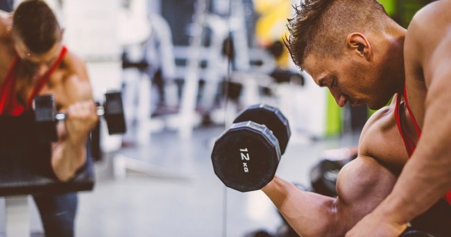 Deca Durabolin bodybuilder working out in gym - Steroids Online Canada